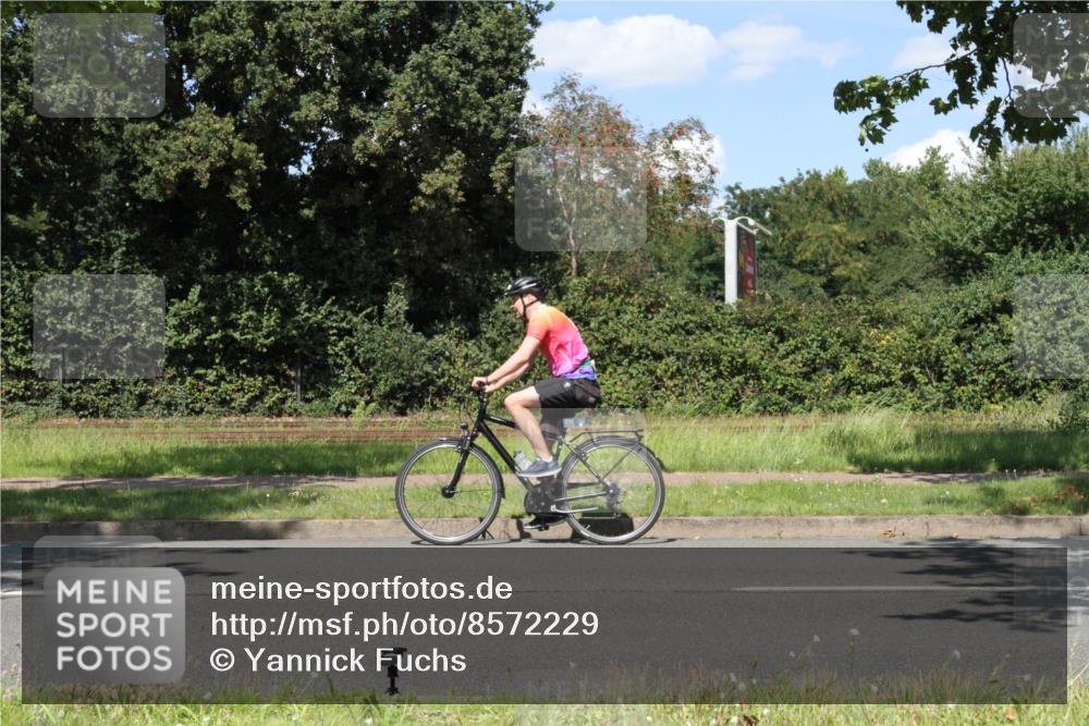 10.08.2025 - GEWOBA Citytriathlon Bremen Yannick Fuchs http://msf.ph/oto/8572229 10.08.2025 14:52:10 Radfahren 315, 321, 327, 341, 361, 368, 381, 412, 428, 496, 520 meine-sportfotos.de