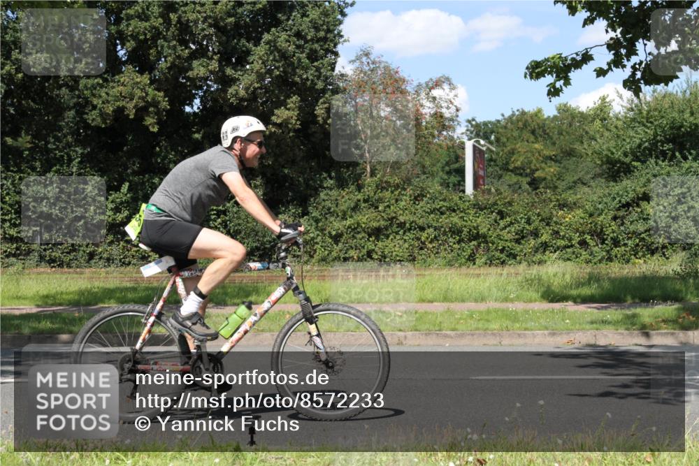 10.08.2025 - GEWOBA Citytriathlon Bremen Yannick Fuchs http://msf.ph/oto/8572233 10.08.2025 14:52:15 Radfahren 315, 321, 327, 341, 361, 381, 412, 428, 496, 520 meine-sportfotos.de