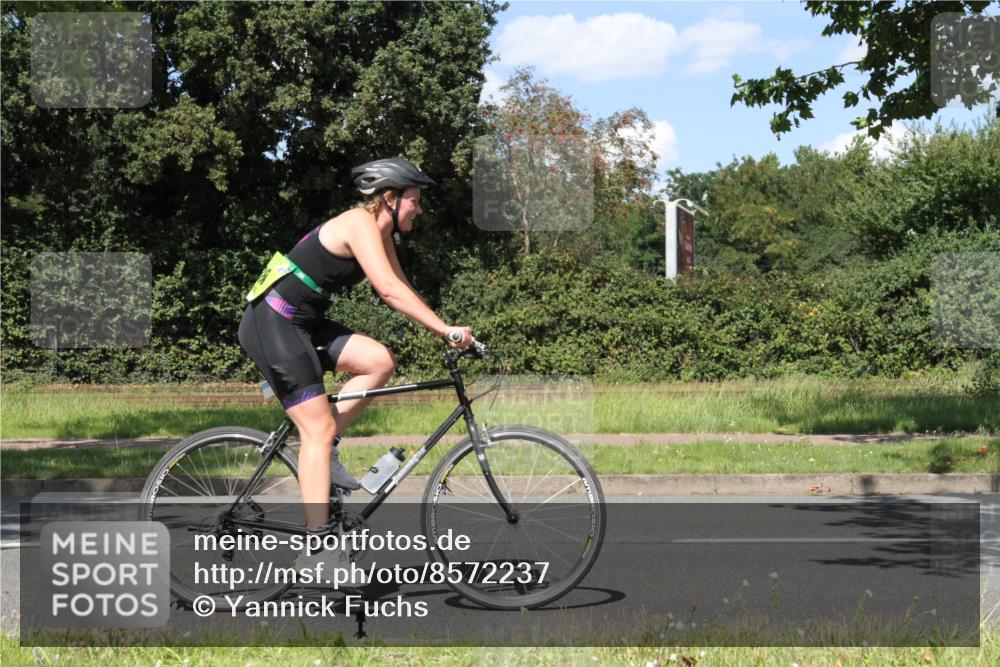 10.08.2025 - GEWOBA Citytriathlon Bremen Yannick Fuchs http://msf.ph/oto/8572237 10.08.2025 14:52:22 Radfahren 327, 329, 347, 361, 381, 412, 439, 469, 496, 520 meine-sportfotos.de