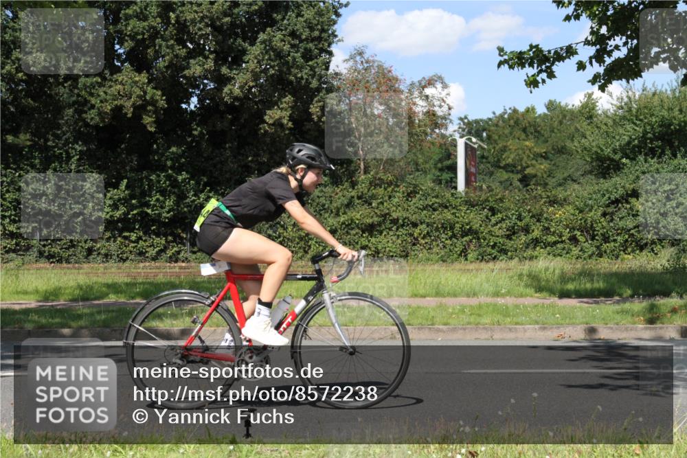 10.08.2025 - GEWOBA Citytriathlon Bremen Yannick Fuchs http://msf.ph/oto/8572238 10.08.2025 14:52:23 Radfahren 327, 329, 347, 361, 381, 412, 439, 469, 496, 520 meine-sportfotos.de