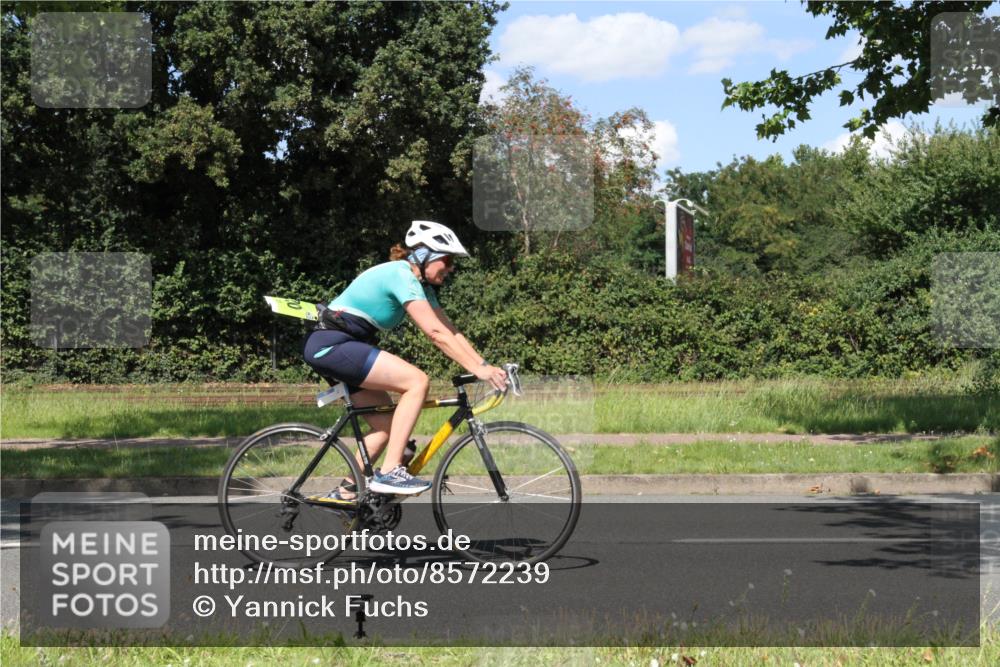 10.08.2025 - GEWOBA Citytriathlon Bremen Yannick Fuchs http://msf.ph/oto/8572239 10.08.2025 14:52:24 Radfahren 327, 329, 347, 361, 381, 412, 439, 469, 496, 520 meine-sportfotos.de