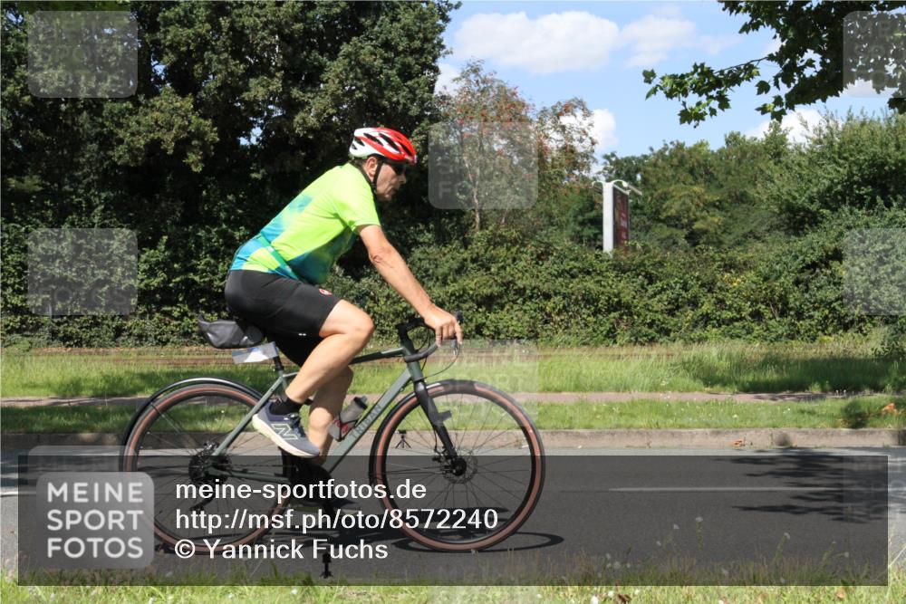 10.08.2025 - GEWOBA Citytriathlon Bremen Yannick Fuchs http://msf.ph/oto/8572240 10.08.2025 14:52:26 Radfahren 327, 329, 347, 361, 381, 412, 439, 469, 496, 520 meine-sportfotos.de