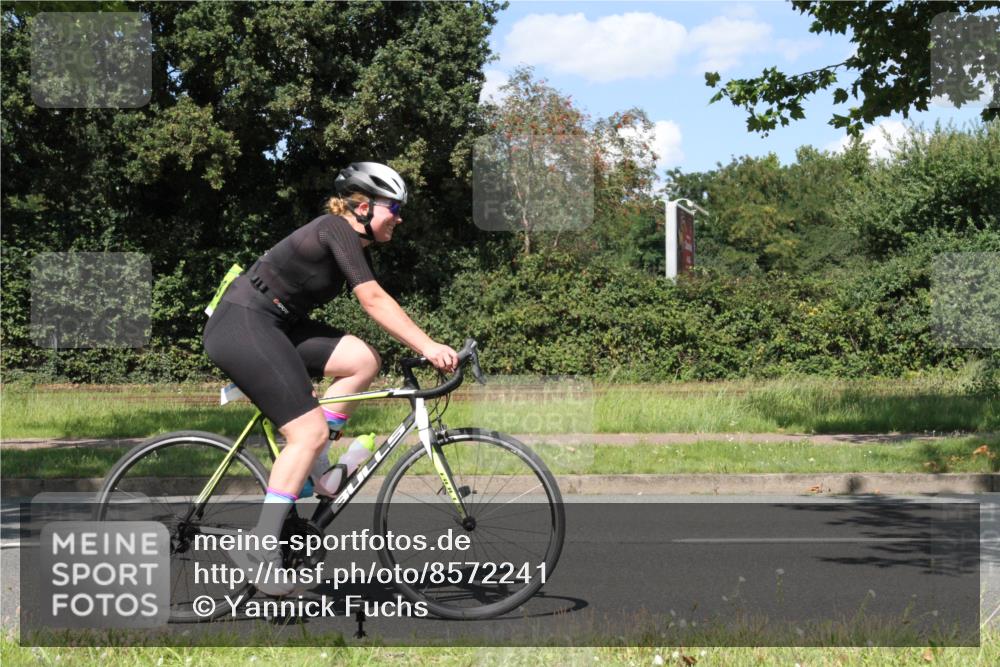 10.08.2025 - GEWOBA Citytriathlon Bremen Yannick Fuchs http://msf.ph/oto/8572241 10.08.2025 14:52:28 Radfahren 327, 329, 347, 361, 381, 439, 469, 496, 520 meine-sportfotos.de