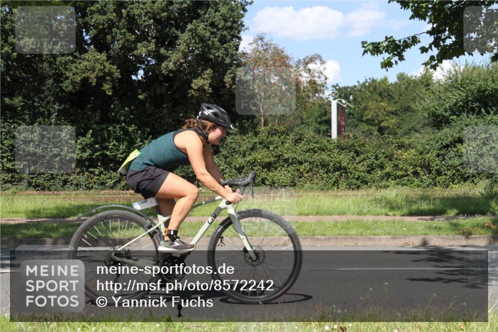 10.08.2025 - GEWOBA Citytriathlon Bremen Yannick Fuchs http://msf.ph/oto/8572242 10.08.2025 14:52:31 Radfahren 327, 329, 347, 361, 381, 439, 459, 469, 496, 520 meine-sportfotos.de