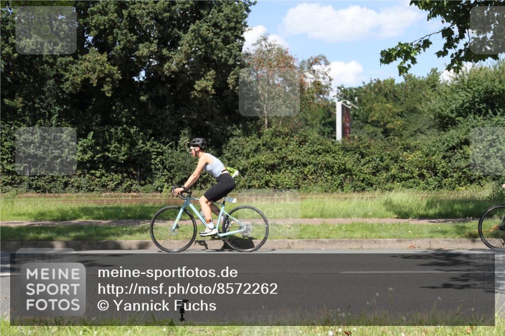 10.08.2025 - GEWOBA Citytriathlon Bremen Yannick Fuchs http://msf.ph/oto/8572262 10.08.2025 14:53:08 Radfahren 188, 376, 385, 463, 510 meine-sportfotos.de