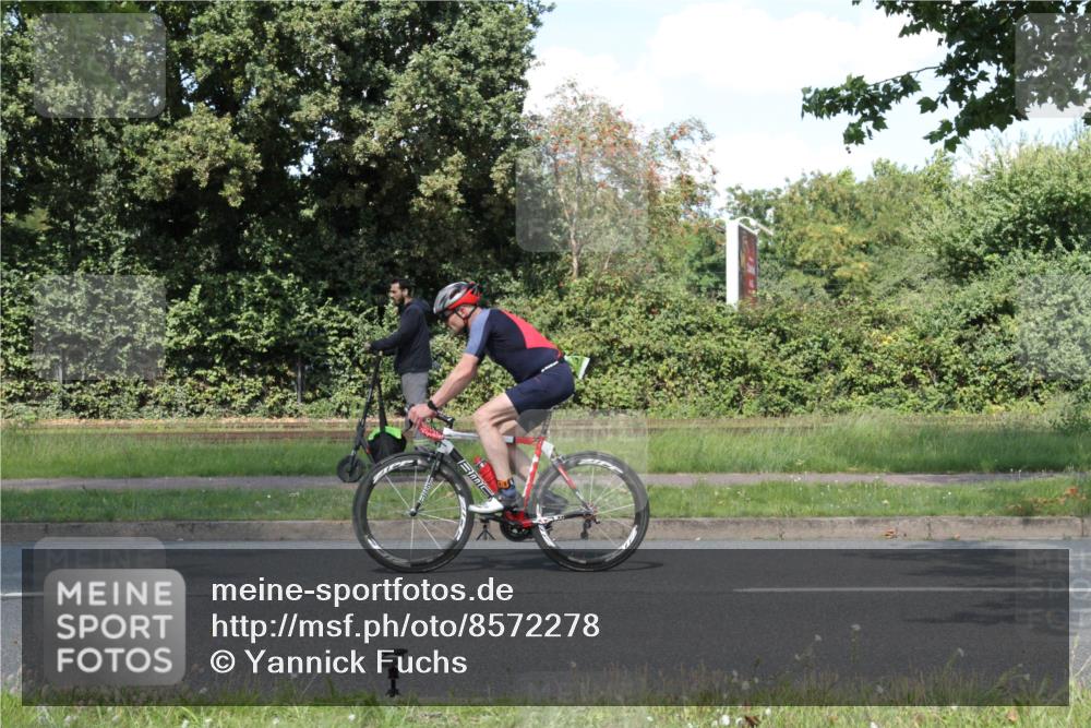 10.08.2025 - GEWOBA Citytriathlon Bremen Yannick Fuchs http://msf.ph/oto/8572278 10.08.2025 14:53:33 Radfahren 419, 501 meine-sportfotos.de