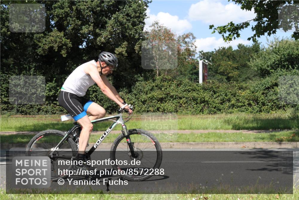 10.08.2025 - GEWOBA Citytriathlon Bremen Yannick Fuchs http://msf.ph/oto/8572288 10.08.2025 14:53:55 Radfahren 291, 300, 345, 434, 438, 473, 485, 519 meine-sportfotos.de