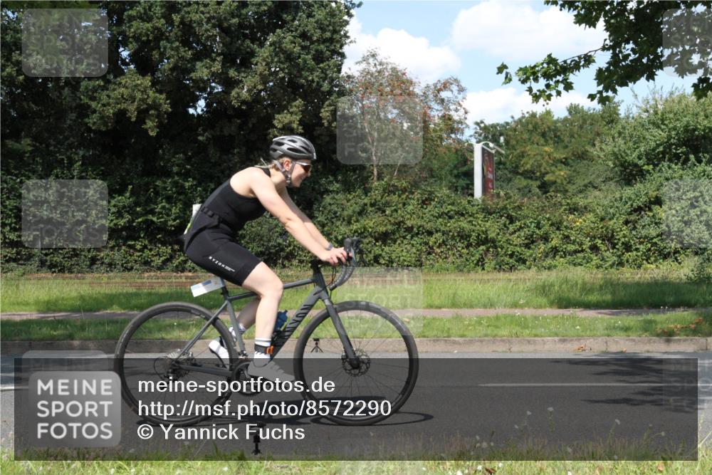 10.08.2025 - GEWOBA Citytriathlon Bremen Yannick Fuchs http://msf.ph/oto/8572290 10.08.2025 14:53:58 Radfahren 291, 300, 345, 434, 438, 473, 485, 519 meine-sportfotos.de