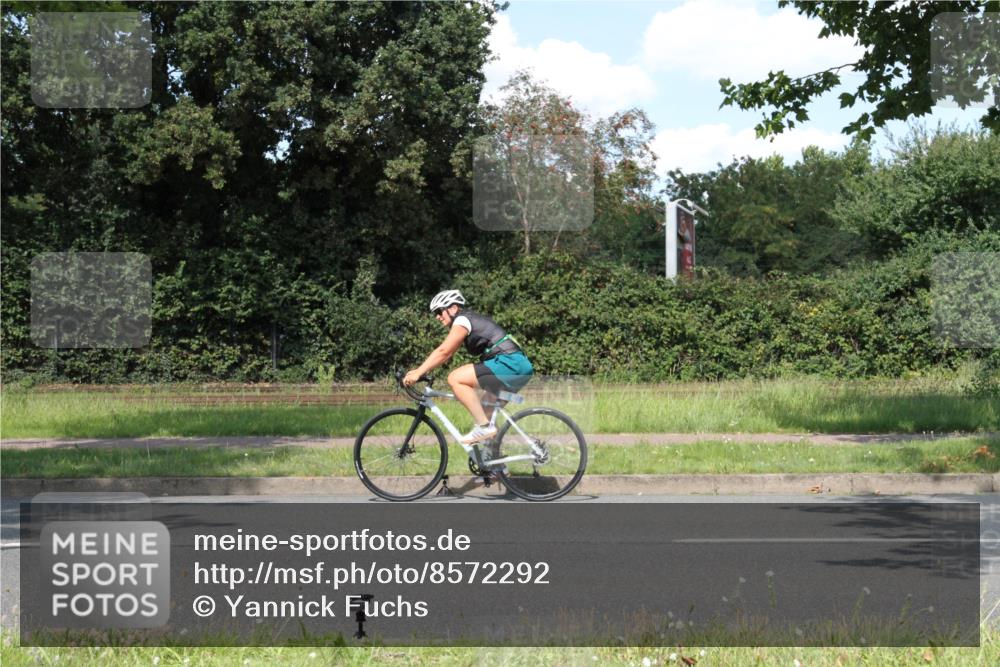 10.08.2025 - GEWOBA Citytriathlon Bremen Yannick Fuchs http://msf.ph/oto/8572292 10.08.2025 14:54:04 Radfahren 300, 345, 362, 433, 434, 473, 485, 508, 519 meine-sportfotos.de