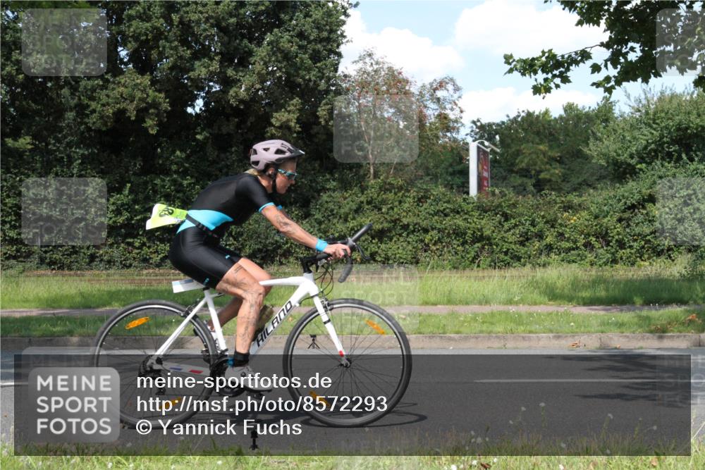 10.08.2025 - GEWOBA Citytriathlon Bremen Yannick Fuchs http://msf.ph/oto/8572293 10.08.2025 14:54:05 Radfahren 300, 345, 362, 433, 434, 473, 485, 508, 519 meine-sportfotos.de
