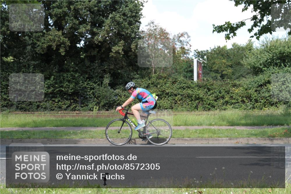 10.08.2025 - GEWOBA Citytriathlon Bremen Yannick Fuchs http://msf.ph/oto/8572305 10.08.2025 14:54:20 Radfahren 206, 316, 324, 362, 387, 393, 433, 454, 475, 508, 514 meine-sportfotos.de