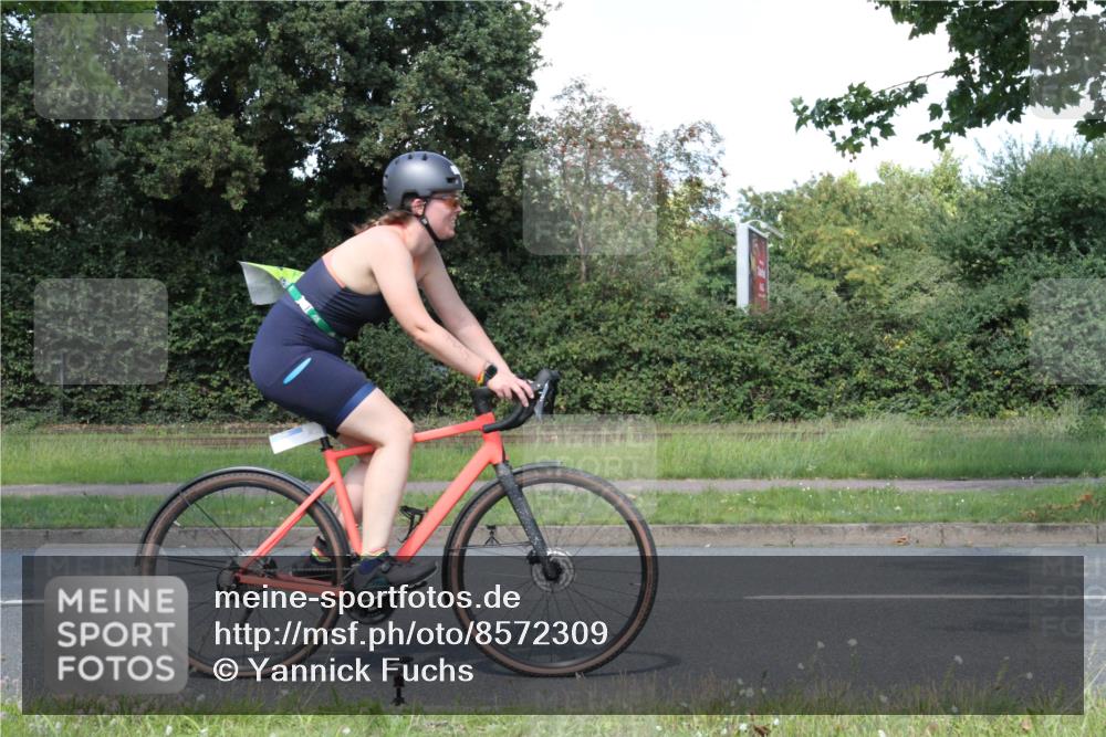 10.08.2025 - GEWOBA Citytriathlon Bremen Yannick Fuchs http://msf.ph/oto/8572309 10.08.2025 14:54:26 Radfahren 194, 206, 316, 324, 370, 387, 393, 454, 475, 489, 507, 508, 514, 518 meine-sportfotos.de