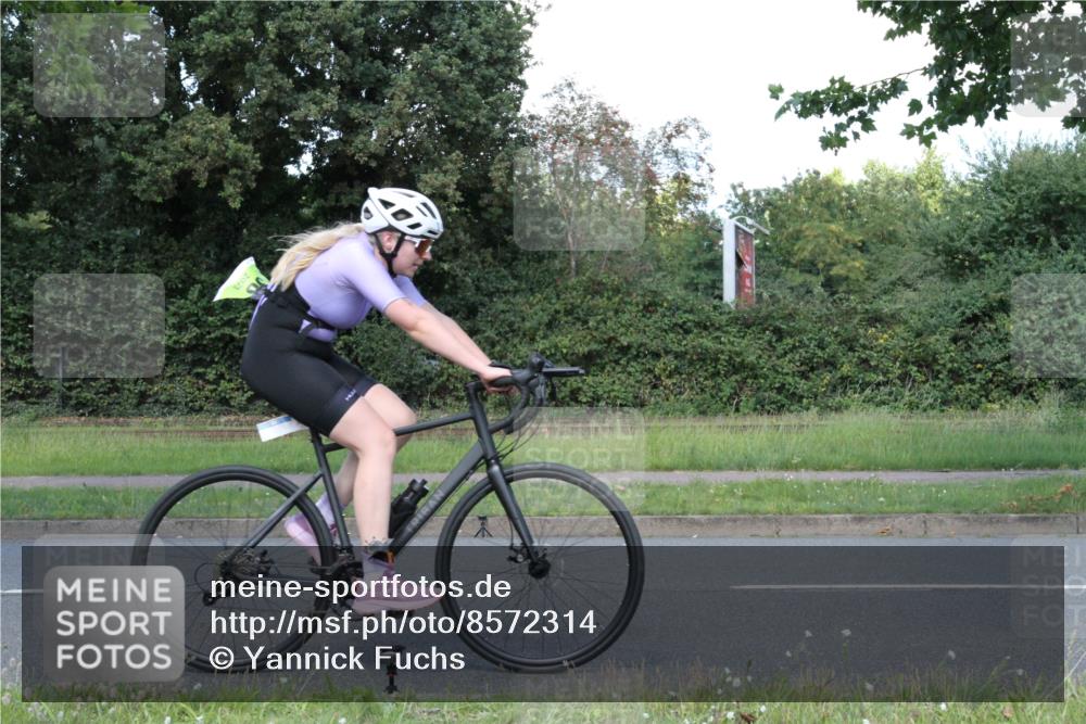 10.08.2025 - GEWOBA Citytriathlon Bremen Yannick Fuchs http://msf.ph/oto/8572314 10.08.2025 14:54:33 Radfahren 194, 206, 316, 355, 370, 387, 393, 440, 489, 507, 514, 518 meine-sportfotos.de
