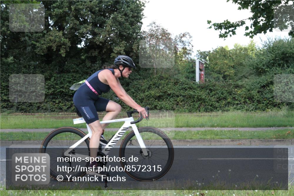 10.08.2025 - GEWOBA Citytriathlon Bremen Yannick Fuchs http://msf.ph/oto/8572315 10.08.2025 14:54:35 Radfahren 194, 316, 355, 370, 387, 393, 440, 489, 507, 514, 518 meine-sportfotos.de