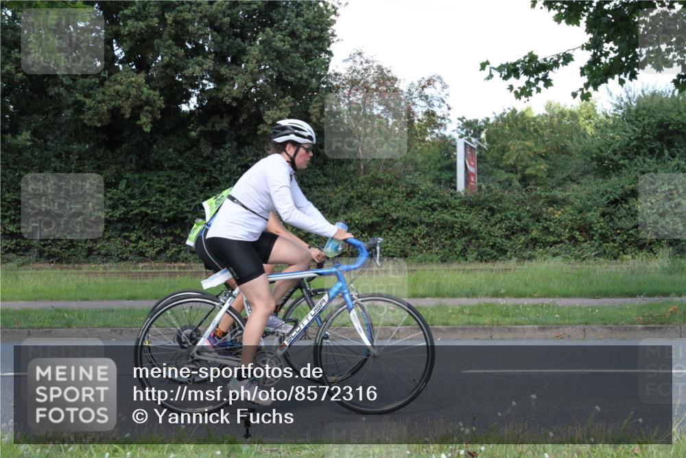 10.08.2025 - GEWOBA Citytriathlon Bremen Yannick Fuchs http://msf.ph/oto/8572316 10.08.2025 14:54:37 Radfahren 194, 316, 355, 370, 387, 393, 440, 489, 507, 514, 518 meine-sportfotos.de