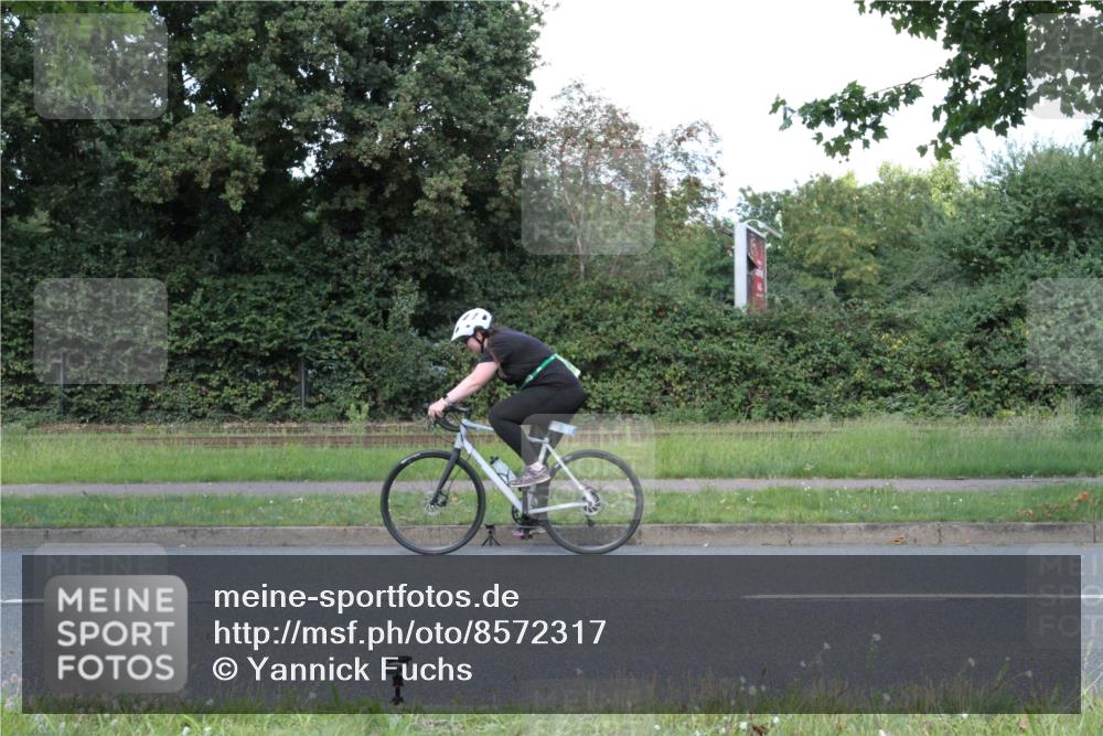 10.08.2025 - GEWOBA Citytriathlon Bremen Yannick Fuchs http://msf.ph/oto/8572317 10.08.2025 14:54:39 Radfahren 194, 316, 355, 370, 387, 393, 440, 489, 507, 514, 518 meine-sportfotos.de