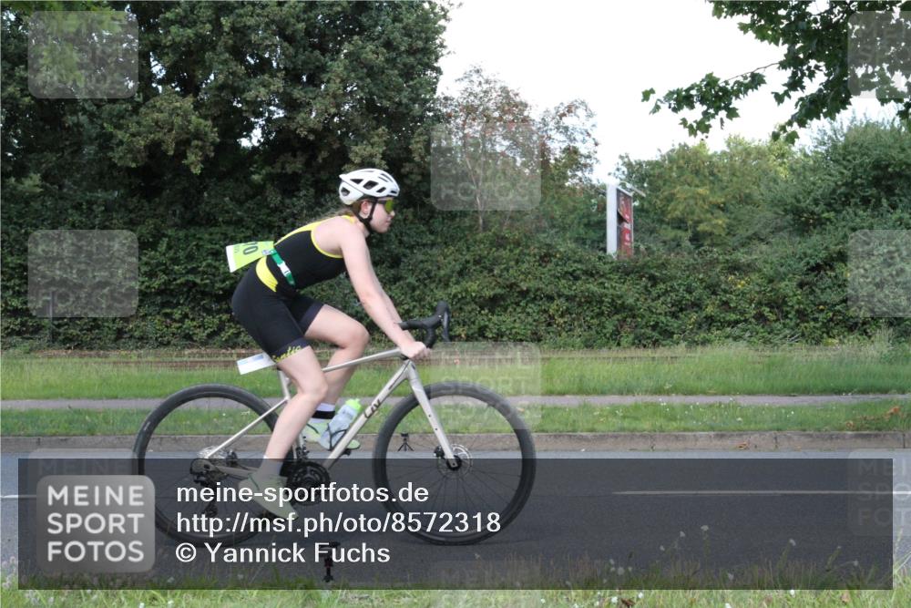 10.08.2025 - GEWOBA Citytriathlon Bremen Yannick Fuchs http://msf.ph/oto/8572318 10.08.2025 14:54:41 Radfahren 194, 316, 355, 370, 387, 393, 440, 489, 507, 514, 518 meine-sportfotos.de