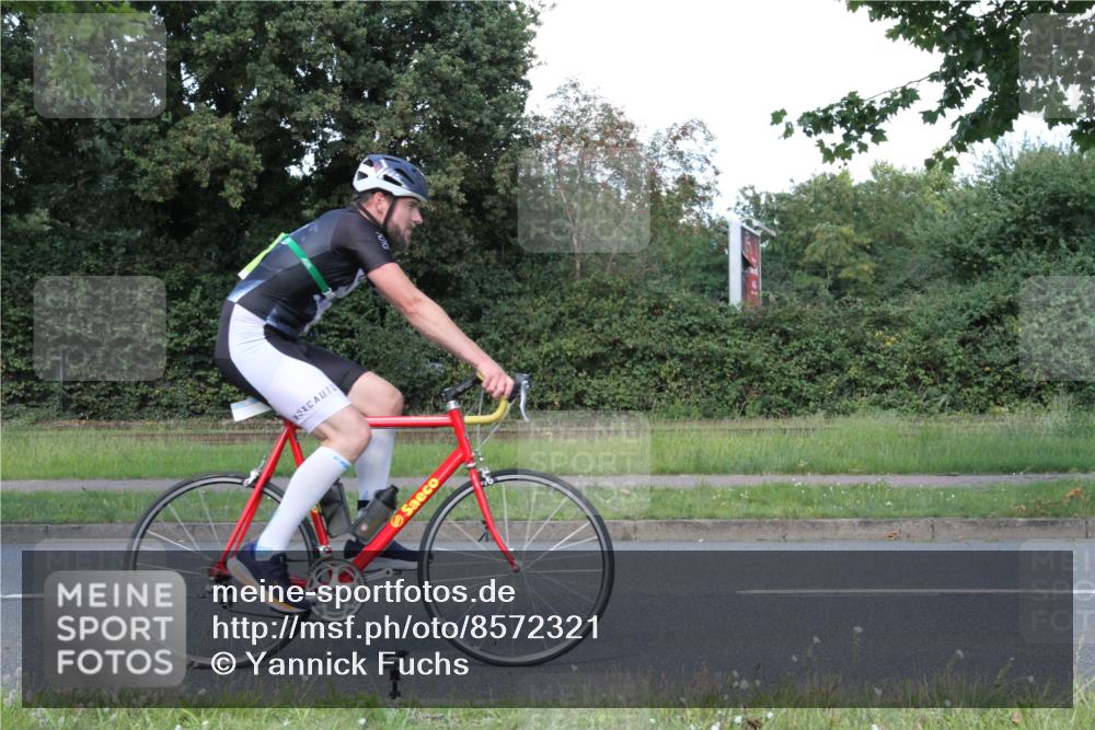 10.08.2025 - GEWOBA Citytriathlon Bremen Yannick Fuchs http://msf.ph/oto/8572321 10.08.2025 14:54:42 Radfahren 194, 316, 355, 370, 387, 440, 489, 507, 514, 518 meine-sportfotos.de