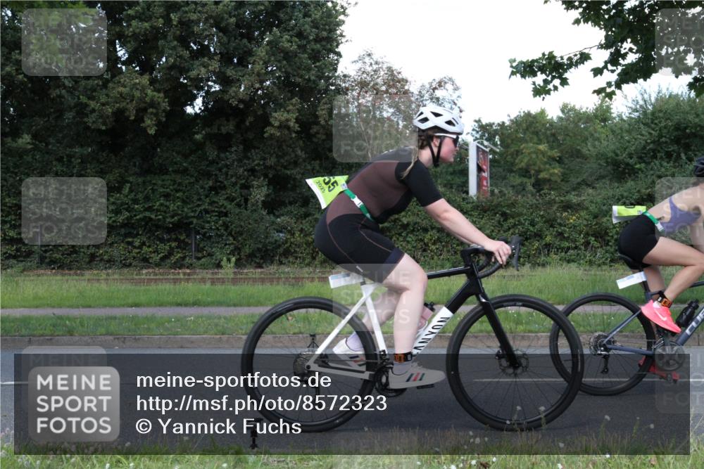 10.08.2025 - GEWOBA Citytriathlon Bremen Yannick Fuchs http://msf.ph/oto/8572323 10.08.2025 14:54:44 Radfahren 194, 316, 355, 370, 440, 489, 507, 514, 518 meine-sportfotos.de