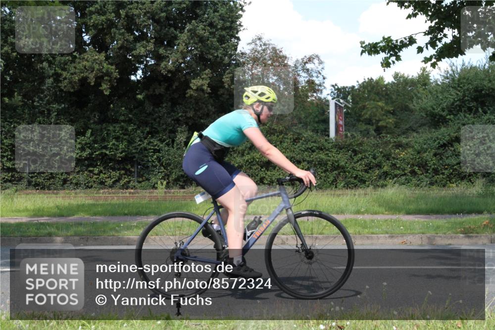 10.08.2025 - GEWOBA Citytriathlon Bremen Yannick Fuchs http://msf.ph/oto/8572324 10.08.2025 14:55:03 Radfahren 335, 357, 375, 424, 430, 450, 451, 511, 524 meine-sportfotos.de