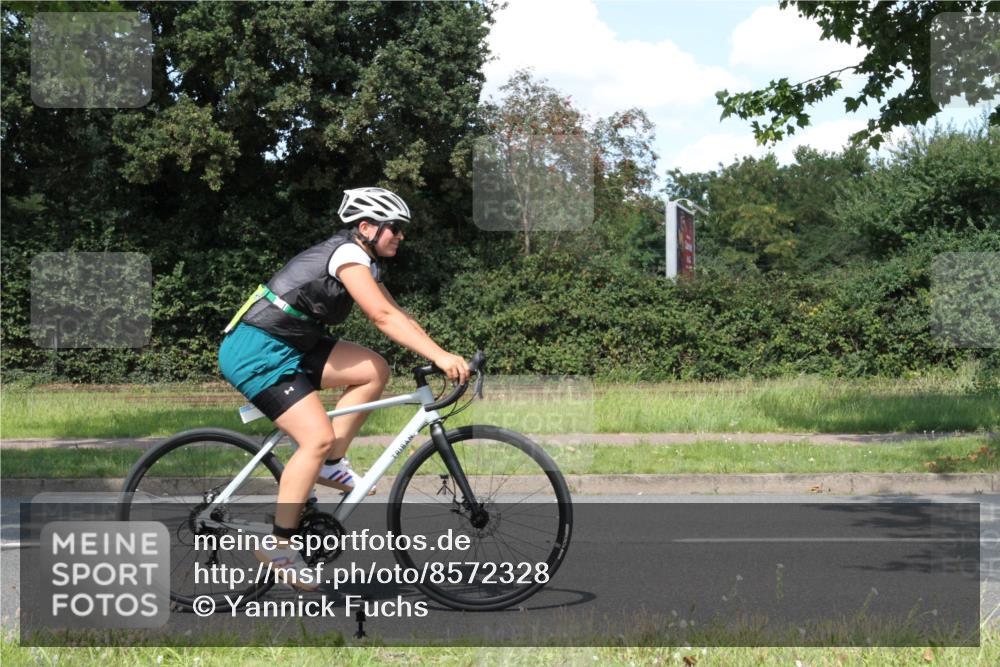 10.08.2025 - GEWOBA Citytriathlon Bremen Yannick Fuchs http://msf.ph/oto/8572328 10.08.2025 14:55:06 Radfahren 284, 335, 357, 375, 424, 430, 450, 451, 511, 524 meine-sportfotos.de