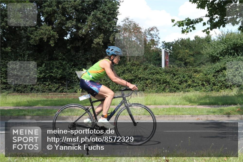 10.08.2025 - GEWOBA Citytriathlon Bremen Yannick Fuchs http://msf.ph/oto/8572329 10.08.2025 14:55:10 Radfahren 284, 335, 357, 375, 424, 430, 443, 450, 451, 511, 524 meine-sportfotos.de