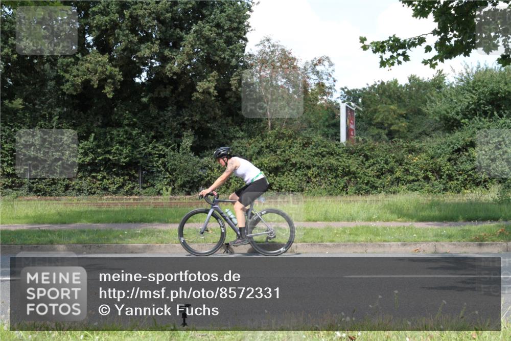 10.08.2025 - GEWOBA Citytriathlon Bremen Yannick Fuchs http://msf.ph/oto/8572331 10.08.2025 14:55:12 Radfahren 284, 357, 375, 424, 430, 443, 450, 451, 511, 524 meine-sportfotos.de