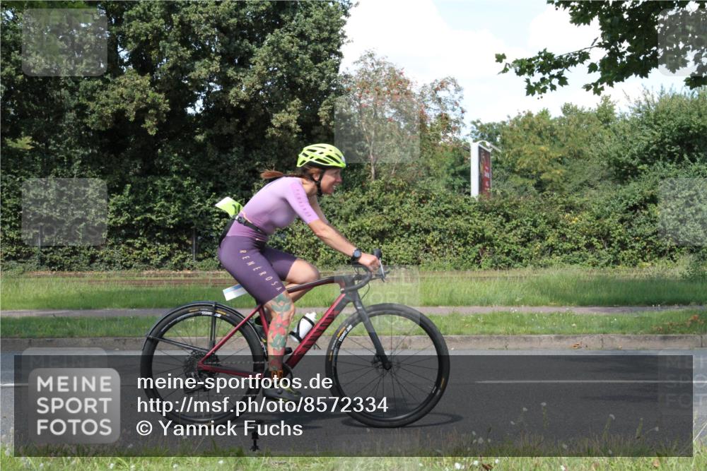 10.08.2025 - GEWOBA Citytriathlon Bremen Yannick Fuchs http://msf.ph/oto/8572334 10.08.2025 14:55:19 Radfahren 284, 424, 430, 443, 465, 511, 524, 530 meine-sportfotos.de
