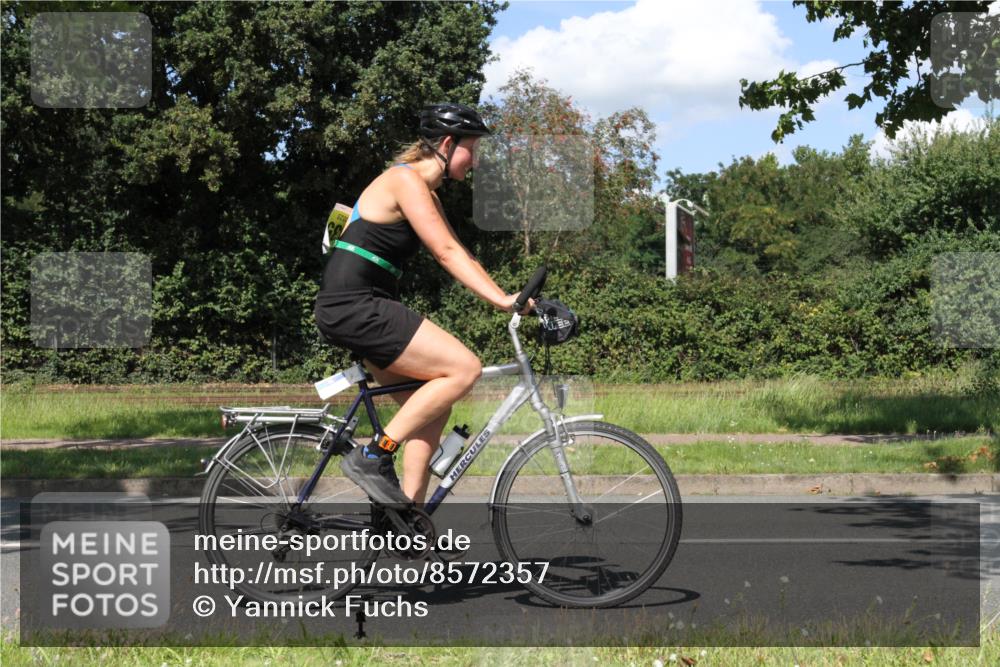 10.08.2025 - GEWOBA Citytriathlon Bremen Yannick Fuchs http://msf.ph/oto/8572357 10.08.2025 14:57:01 Radfahren 299, 388, 414, 435 meine-sportfotos.de