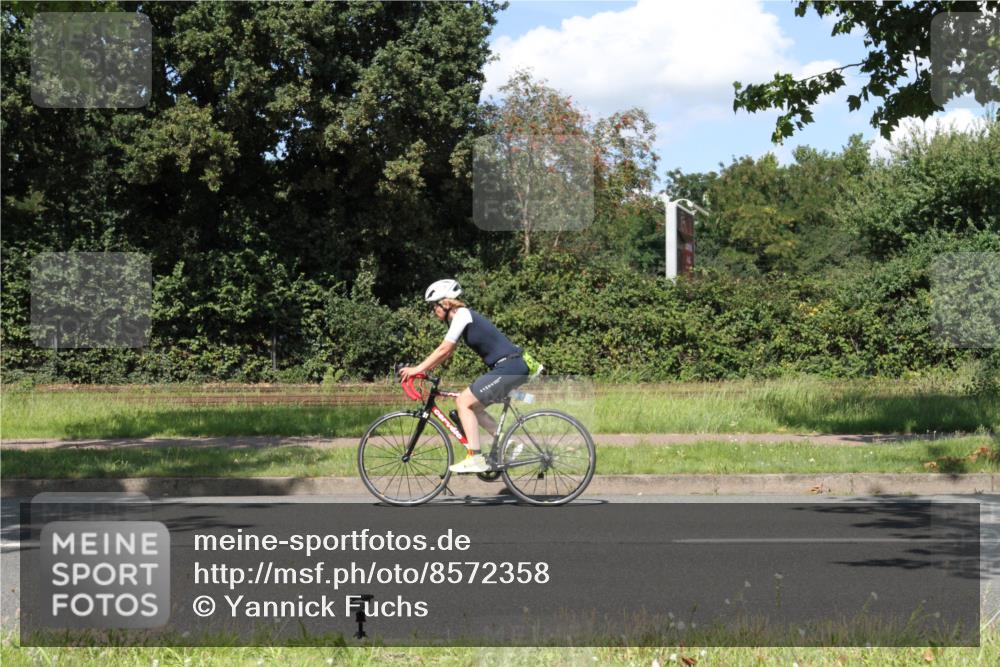 10.08.2025 - GEWOBA Citytriathlon Bremen Yannick Fuchs http://msf.ph/oto/8572358 10.08.2025 14:57:02 Radfahren 299, 388, 414, 435 meine-sportfotos.de
