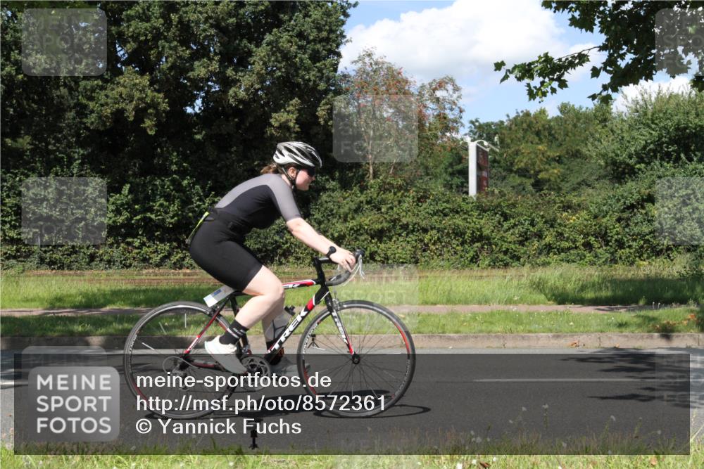 10.08.2025 - GEWOBA Citytriathlon Bremen Yannick Fuchs http://msf.ph/oto/8572361 10.08.2025 14:57:07 Radfahren 388, 414, 435 meine-sportfotos.de