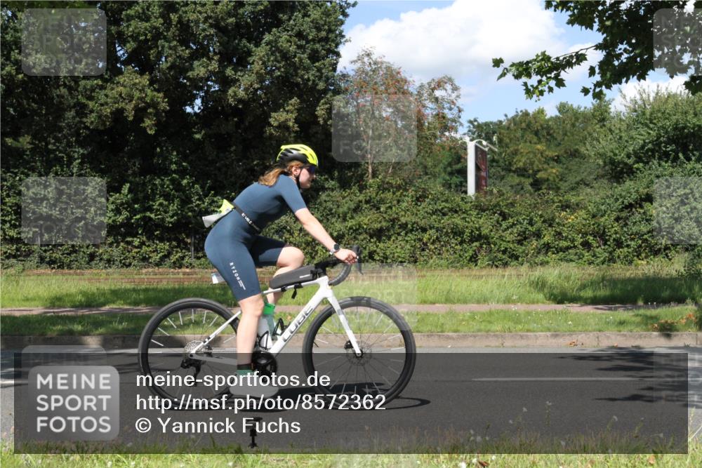 10.08.2025 - GEWOBA Citytriathlon Bremen Yannick Fuchs http://msf.ph/oto/8572362 10.08.2025 14:57:08 Radfahren 388, 414 meine-sportfotos.de