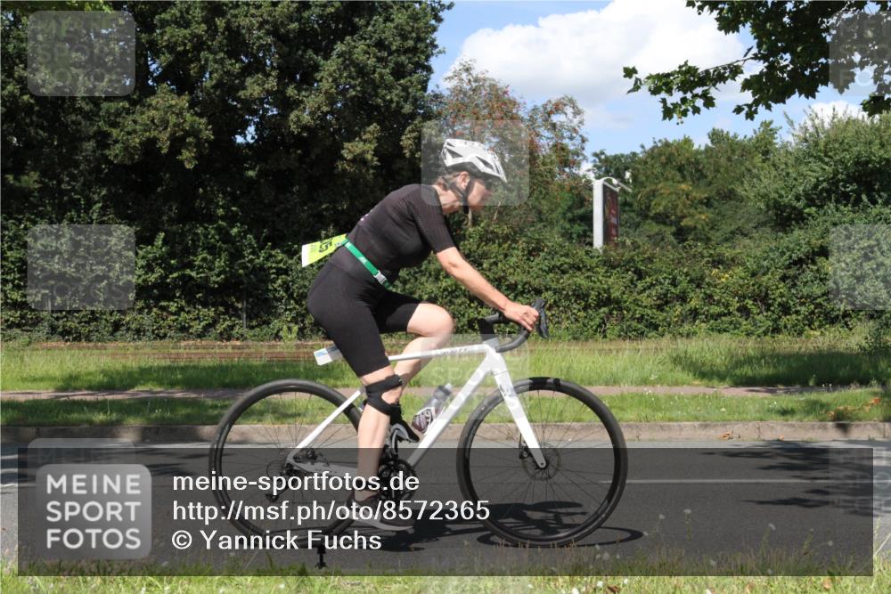 10.08.2025 - GEWOBA Citytriathlon Bremen Yannick Fuchs http://msf.ph/oto/8572365 10.08.2025 14:57:37 Radfahren 340, 398, 413, 420, 437, 452 meine-sportfotos.de