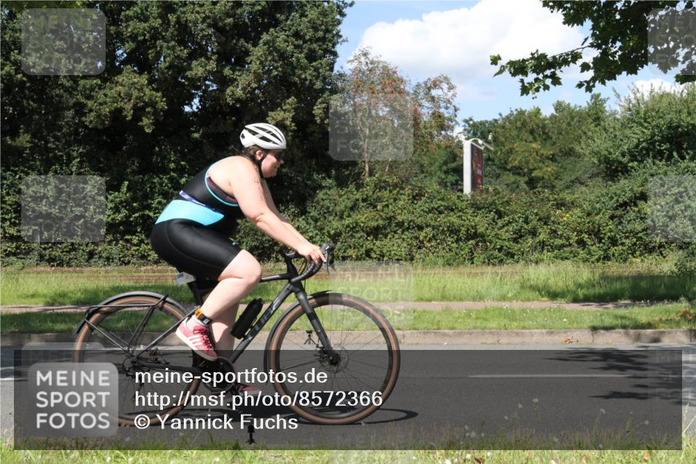 10.08.2025 - GEWOBA Citytriathlon Bremen Yannick Fuchs http://msf.ph/oto/8572366 10.08.2025 14:57:39 Radfahren 340, 398, 413, 420, 437, 452 meine-sportfotos.de
