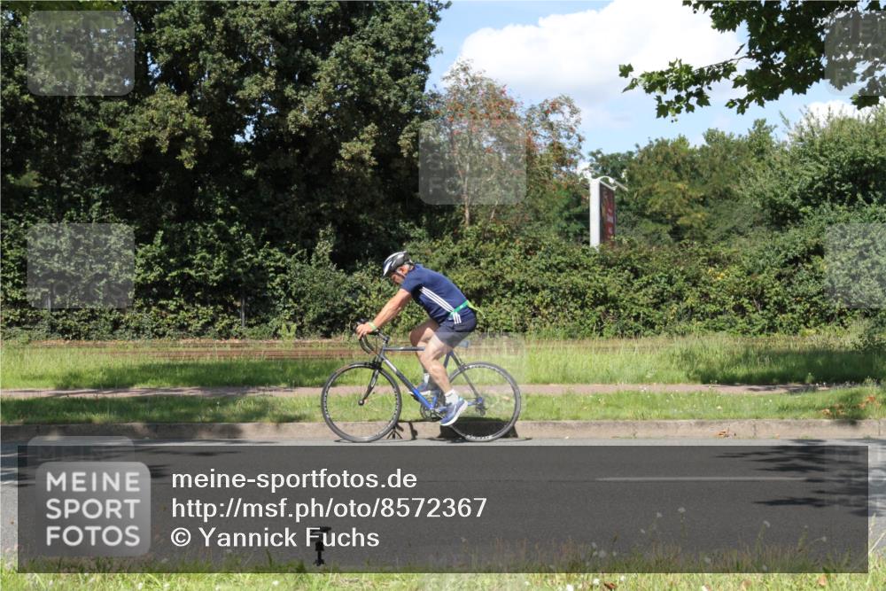 10.08.2025 - GEWOBA Citytriathlon Bremen Yannick Fuchs http://msf.ph/oto/8572367 10.08.2025 14:57:40 Radfahren 340, 398, 413, 420, 437, 452 meine-sportfotos.de