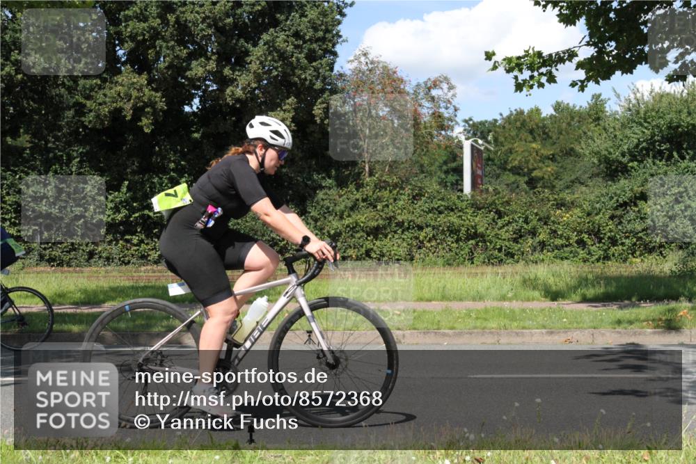 10.08.2025 - GEWOBA Citytriathlon Bremen Yannick Fuchs http://msf.ph/oto/8572368 10.08.2025 14:57:40 Radfahren 340, 398, 413, 420, 437, 452 meine-sportfotos.de
