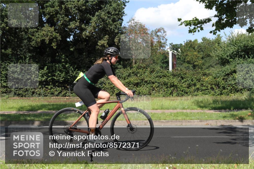 10.08.2025 - GEWOBA Citytriathlon Bremen Yannick Fuchs http://msf.ph/oto/8572371 10.08.2025 14:57:51 Radfahren 398, 420, 452 meine-sportfotos.de