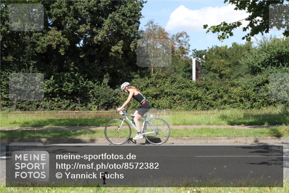 10.08.2025 - GEWOBA Citytriathlon Bremen Yannick Fuchs http://msf.ph/oto/8572382 10.08.2025 14:58:54 Radfahren 319, 521 meine-sportfotos.de