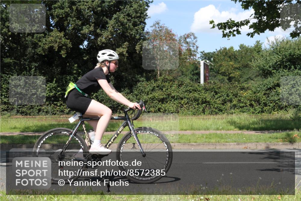 10.08.2025 - GEWOBA Citytriathlon Bremen Yannick Fuchs http://msf.ph/oto/8572385 10.08.2025 14:59:49 Radfahren 380 meine-sportfotos.de