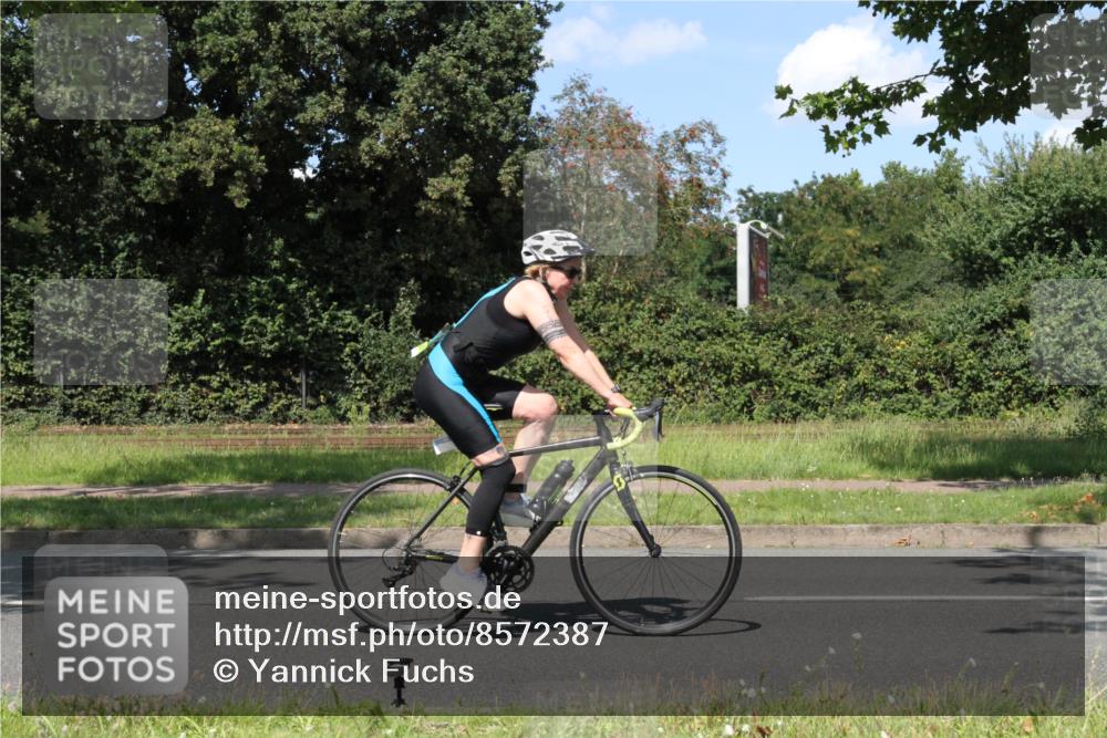 10.08.2025 - GEWOBA Citytriathlon Bremen Yannick Fuchs http://msf.ph/oto/8572387 10.08.2025 15:00:47 Radfahren 528 meine-sportfotos.de