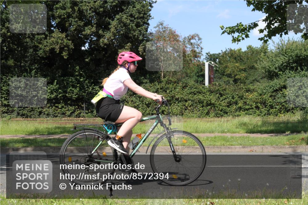 10.08.2025 - GEWOBA Citytriathlon Bremen Yannick Fuchs http://msf.ph/oto/8572394 10.08.2025 15:02:41 Radfahren 236, 391 meine-sportfotos.de