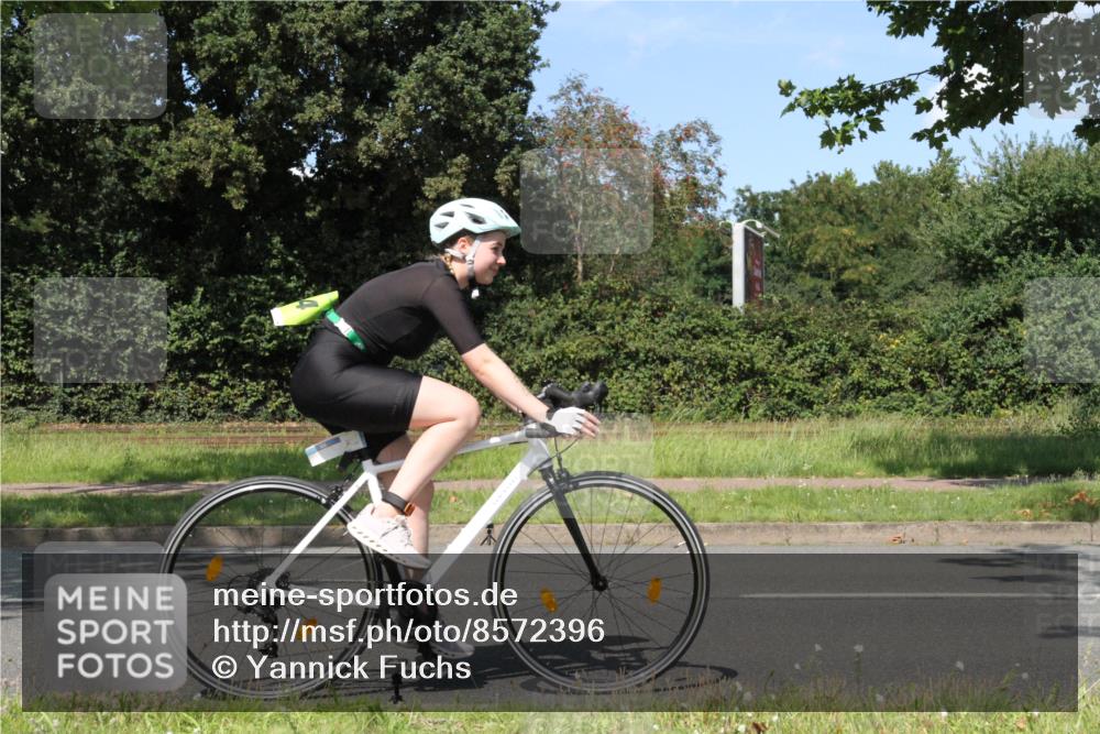 10.08.2025 - GEWOBA Citytriathlon Bremen Yannick Fuchs http://msf.ph/oto/8572396 10.08.2025 15:03:00 Radfahren 236, 354, 529 meine-sportfotos.de