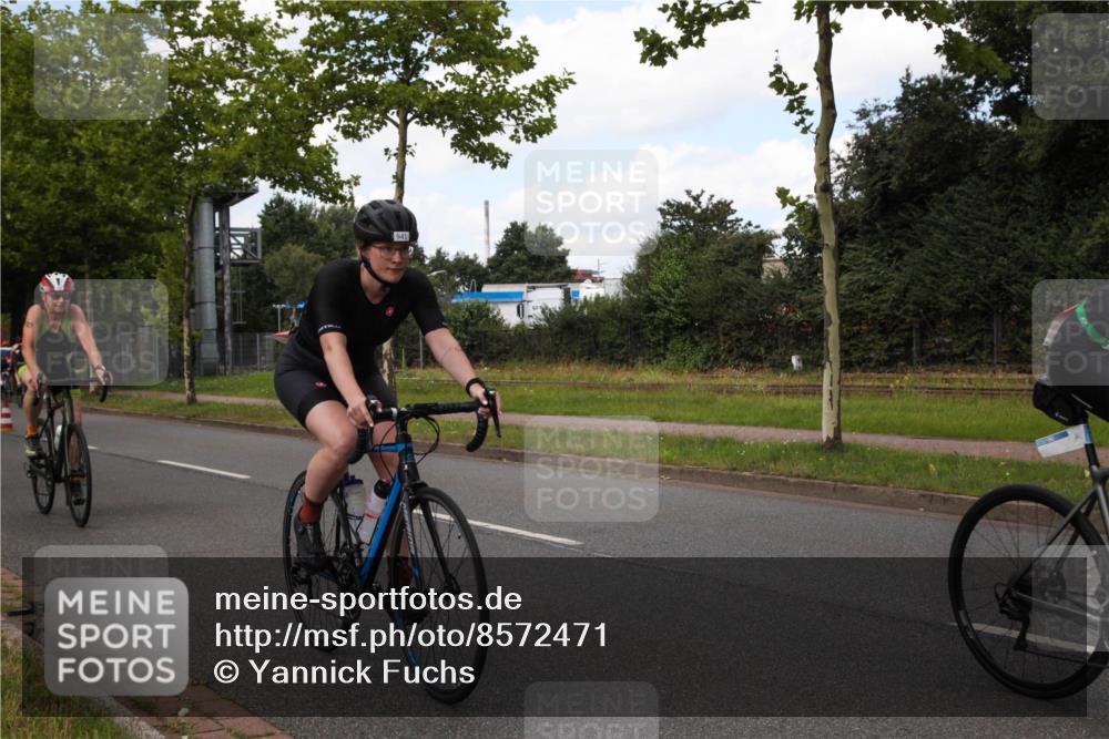 10.08.2025 - GEWOBA Citytriathlon Bremen Yannick Fuchs http://msf.ph/oto/8572471 10.08.2025 12:48:02 Radfahren 587, 656, 679, 699, 767, 884, 916, 927, 941, 943 meine-sportfotos.de