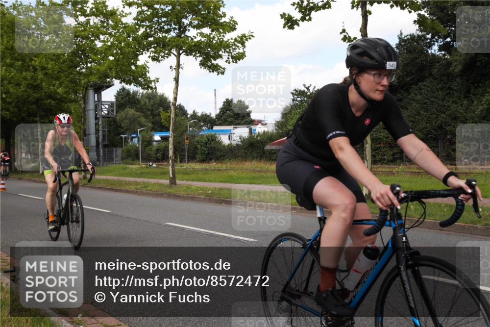 10.08.2025 - GEWOBA Citytriathlon Bremen Yannick Fuchs http://msf.ph/oto/8572472 10.08.2025 12:48:02 Radfahren 587, 656, 679, 699, 767, 884, 916, 927, 941, 943 meine-sportfotos.de