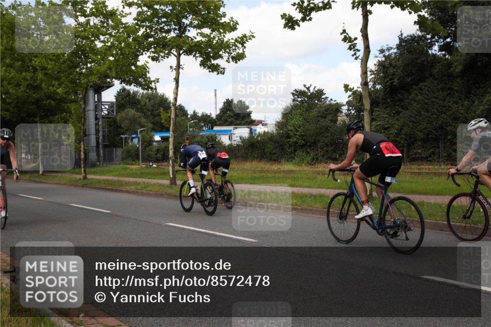 10.08.2025 - GEWOBA Citytriathlon Bremen Yannick Fuchs http://msf.ph/oto/8572478 10.08.2025 12:48:11 Radfahren 656, 699, 767, 927, 941 meine-sportfotos.de