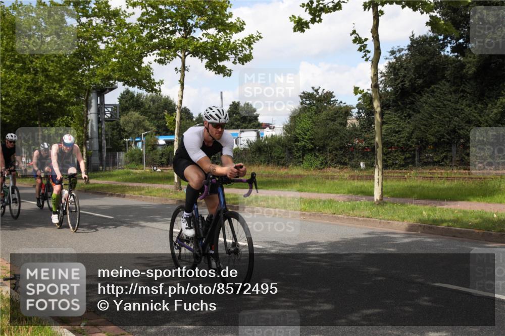 10.08.2025 - GEWOBA Citytriathlon Bremen Yannick Fuchs http://msf.ph/oto/8572495 10.08.2025 12:48:41 Radfahren 564, 616, 621, 627, 630, 655, 657, 687, 717, 793, 839, 857, 876, 897, 932, 1026 meine-sportfotos.de