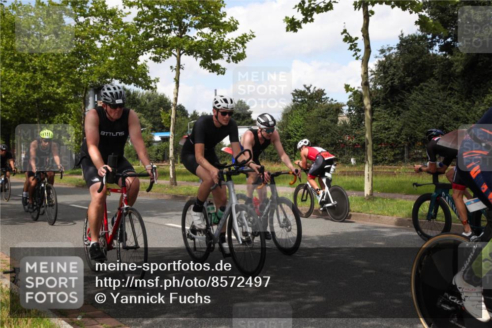 10.08.2025 - GEWOBA Citytriathlon Bremen Yannick Fuchs http://msf.ph/oto/8572497 10.08.2025 12:48:42 Radfahren 564, 578, 616, 621, 627, 630, 655, 657, 687, 717, 793, 839, 857, 876, 897, 932, 1026 meine-sportfotos.de