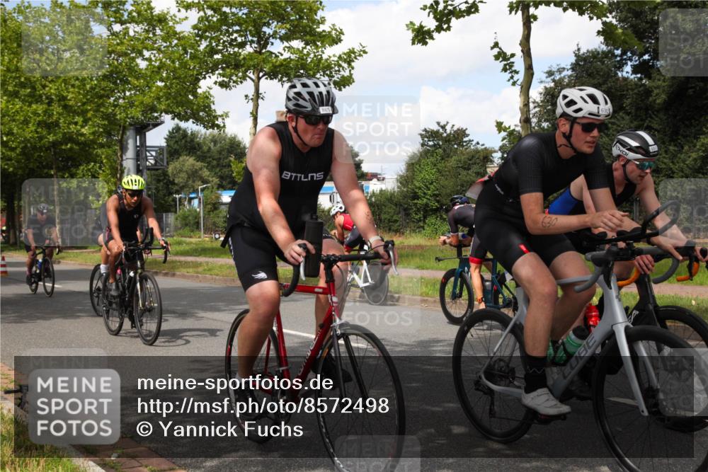10.08.2025 - GEWOBA Citytriathlon Bremen Yannick Fuchs http://msf.ph/oto/8572498 10.08.2025 12:48:42 Radfahren 564, 578, 616, 621, 627, 630, 655, 657, 687, 717, 793, 839, 857, 876, 897, 932, 1026 meine-sportfotos.de