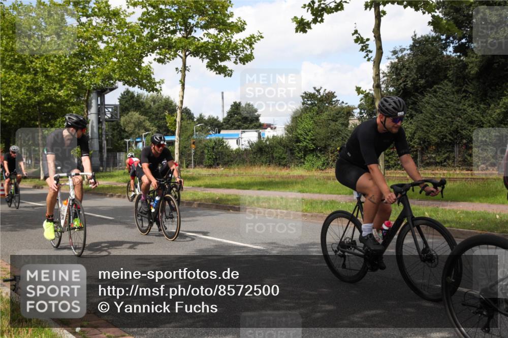 10.08.2025 - GEWOBA Citytriathlon Bremen Yannick Fuchs http://msf.ph/oto/8572500 10.08.2025 12:48:43 Radfahren 564, 578, 616, 621, 627, 630, 655, 657, 687, 717, 788, 793, 857, 876, 897, 932, 1026 meine-sportfotos.de