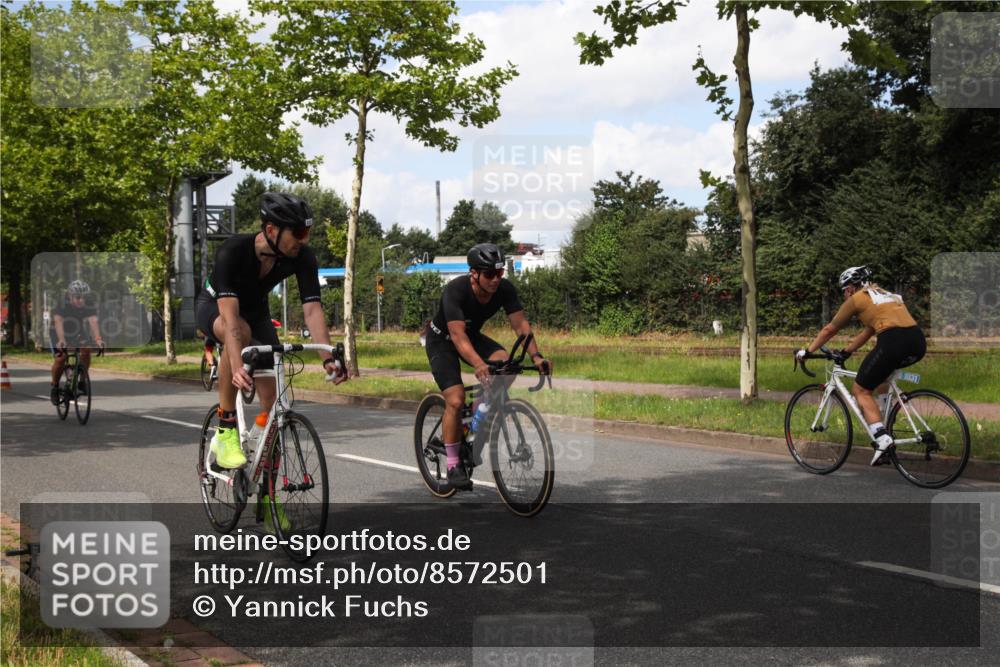 10.08.2025 - GEWOBA Citytriathlon Bremen Yannick Fuchs http://msf.ph/oto/8572501 10.08.2025 12:48:43 Radfahren 564, 578, 616, 621, 627, 630, 655, 657, 687, 717, 788, 793, 857, 876, 897, 932, 1026 meine-sportfotos.de